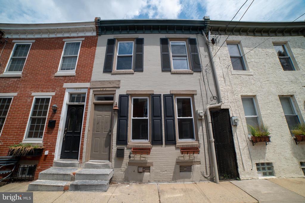 2221 Pemberton St in Philadelphia, PA - Building Photo