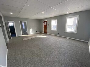 259 S 10th St in Burlington, IA - Building Photo - Building Photo