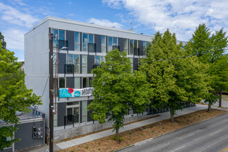 Karsti Apartments in Seattle, WA - Foto de edificio - Building Photo