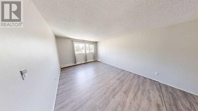 9656-9656 Hillcrest Dr in Grande Prairie, AB - Building Photo - Building Photo