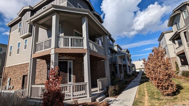 2368 S Troy Ct in Aurora, CO - Building Photo - Building Photo
