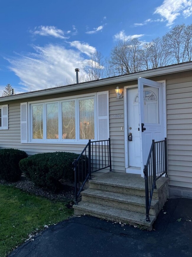 5894 McKinley Rd in Brewerton, NY - Building Photo - Building Photo