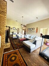 4804 Forest Ct in Baytown, TX - Foto de edificio - Building Photo