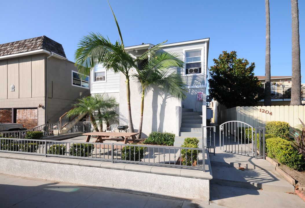 1206 Ocean Ave in Seal Beach, CA - Building Photo