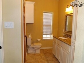 583 TX-148 in Henrietta, TX - Building Photo - Building Photo