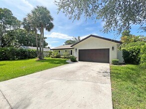 4975 NW 6th St in Coconut Creek, FL - Foto de edificio - Building Photo