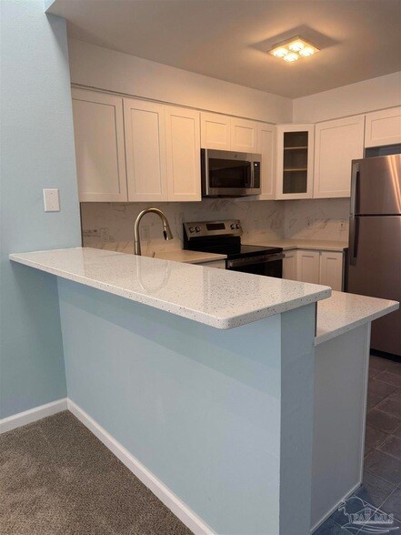 5001 Grande Dr in Pensacola, FL - Building Photo - Building Photo