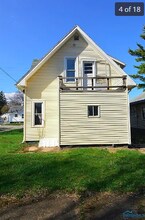 2249 Avondale Ave in Toledo, OH - Foto de edificio - Building Photo