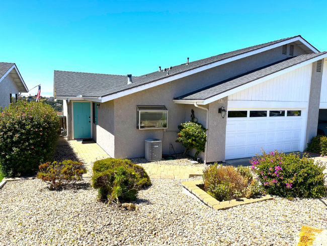 721 Shamrock Ln in Pismo Beach, CA - Foto de edificio - Building Photo