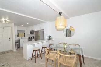 271 Southbay Dr in Naples, FL - Foto de edificio - Building Photo