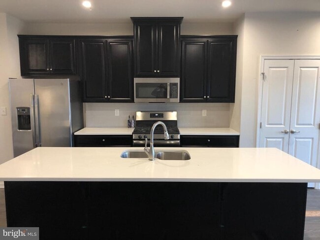 111 Almond Dr in Lansdale, PA - Building Photo - Building Photo