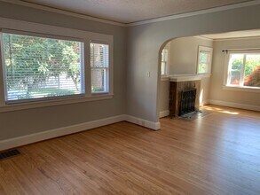 5333 NE Wistaria Dr in Portland, OR - Building Photo - Building Photo