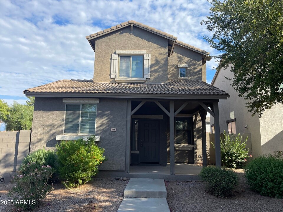 1901 E Emily Ln in Gilbert, AZ - Building Photo