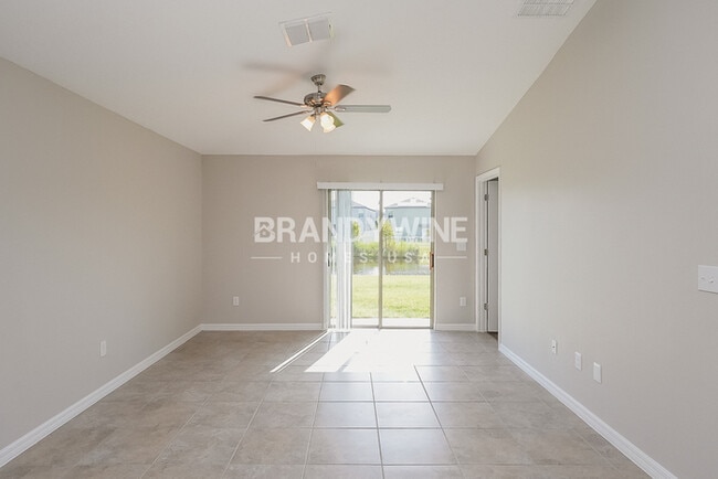 5136 White Chicory Dr in Ruskin, FL - Building Photo - Building Photo