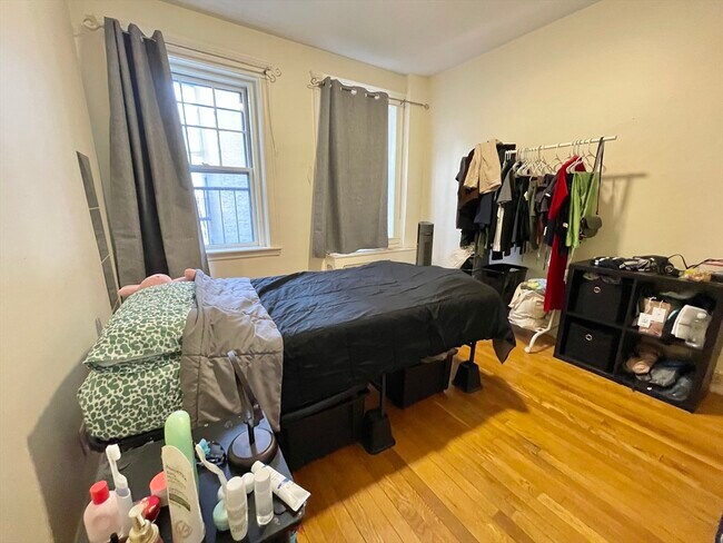 1999 Commonwealth Ave, Unit #21 in Boston, MA - Building Photo - Building Photo