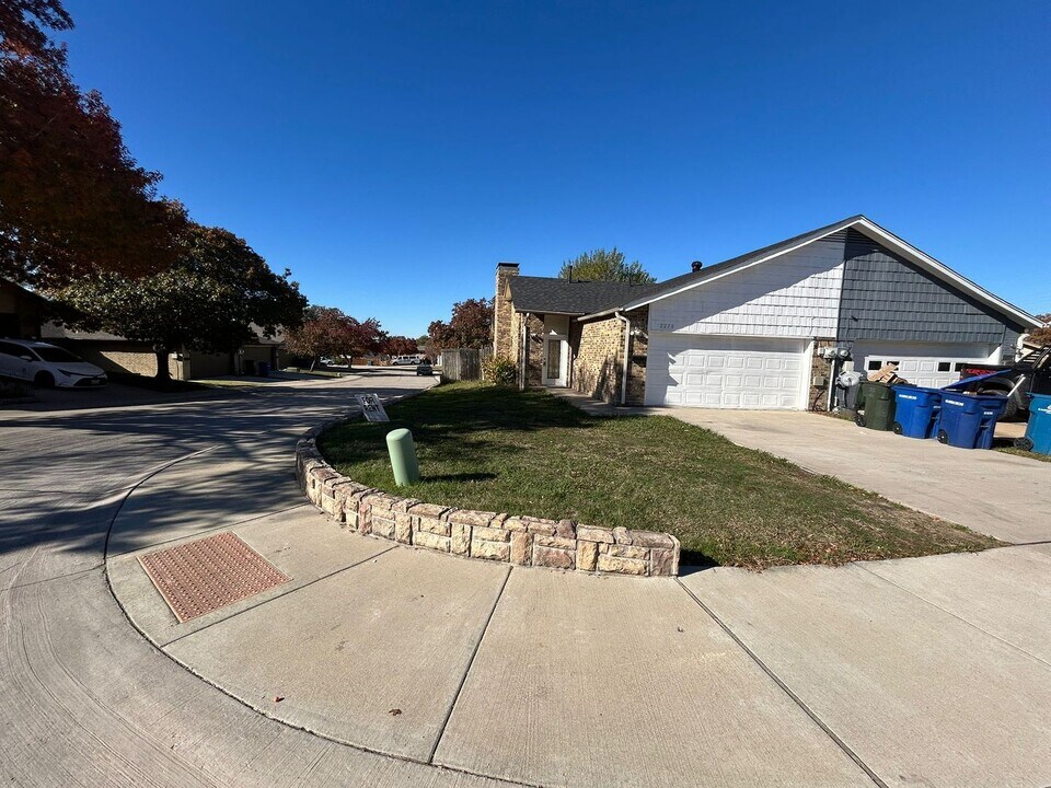2270 Jackson Cir in Carrollton, TX - Building Photo