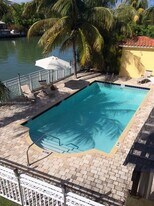 4812 Pine Tree Dr in Miami Beach, FL - Building Photo