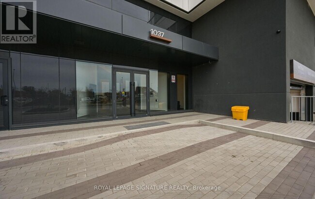 1037 The Queensway in Toronto, ON - Building Photo - Building Photo