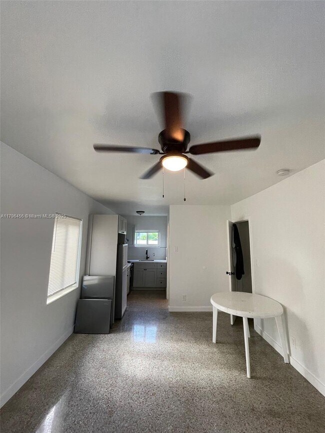 1845 Monroe St in Hollywood, FL - Building Photo - Building Photo