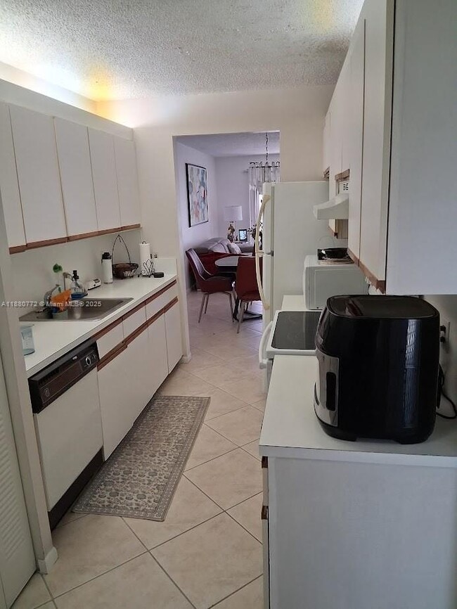 1100 SW 128th Terrace in Pembroke Pines, FL - Building Photo - Building Photo