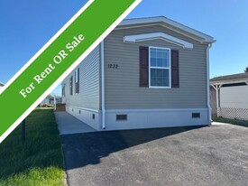 1232 Maplewood Dr in Lockport, NY - Building Photo