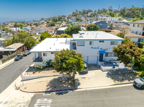 707-715 W 30th St in San Pedro, CA - Building Photo - Building Photo