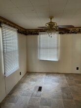 9106 OH-279 in Oak Hill, OH - Foto de edificio - Building Photo