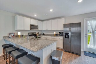 315 Dogwood Cir in Savannah, GA - Building Photo - Building Photo
