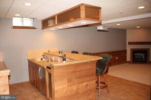 176 S Patricia Dr in Woolwich Township, NJ - Building Photo