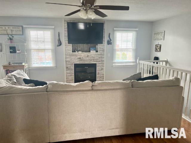 905 Cypress Dr in Colona, IL - Building Photo - Building Photo