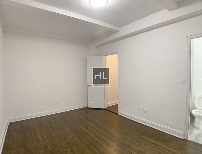 EAST 46 STREET in New York, NY - Building Photo - Building Photo