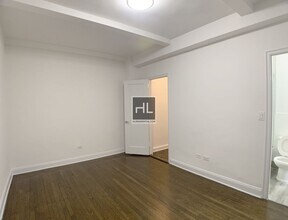 140 E 46th St in New York, NY - Building Photo - Building Photo