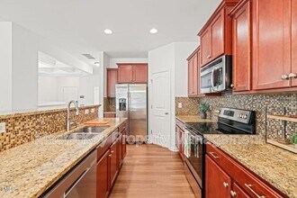 120 Holly Berry Ln in Durham, NC - Foto de edificio - Building Photo