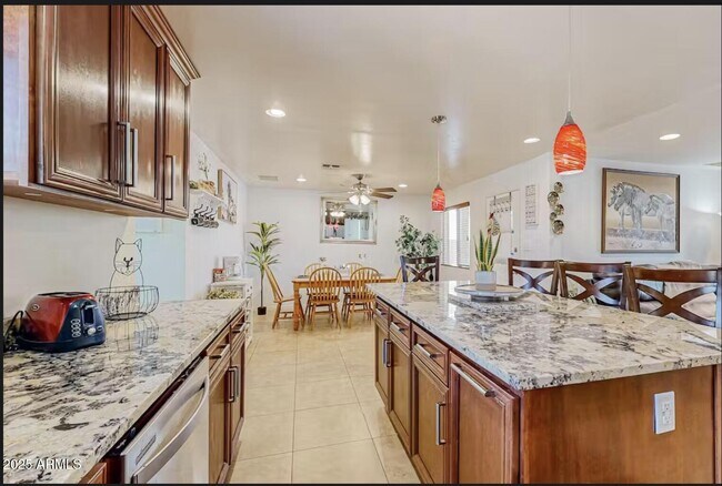 2412 N 36th Pl in Phoenix, AZ - Building Photo - Building Photo