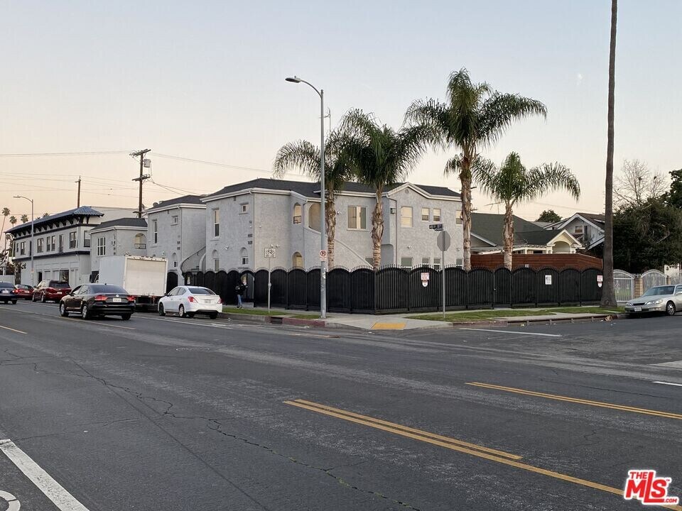 2416 W 48th St-Unit -2416 in Los Angeles, CA - Building Photo