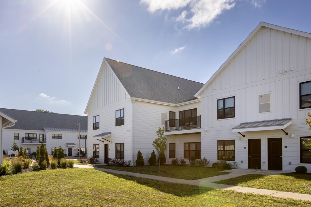 School House Yards in Verona, WI - Foto de edificio