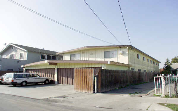 615 Cerritos Ave in Long Beach, CA - Foto de edificio - Building Photo