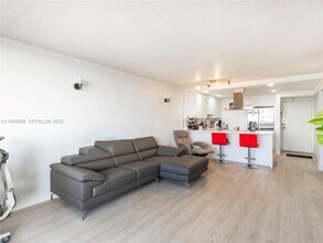 1825 W 44th Pl in Hialeah, FL - Building Photo - Building Photo