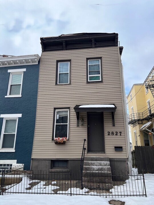 2827 Glendora Ave in Cincinnati, OH - Building Photo
