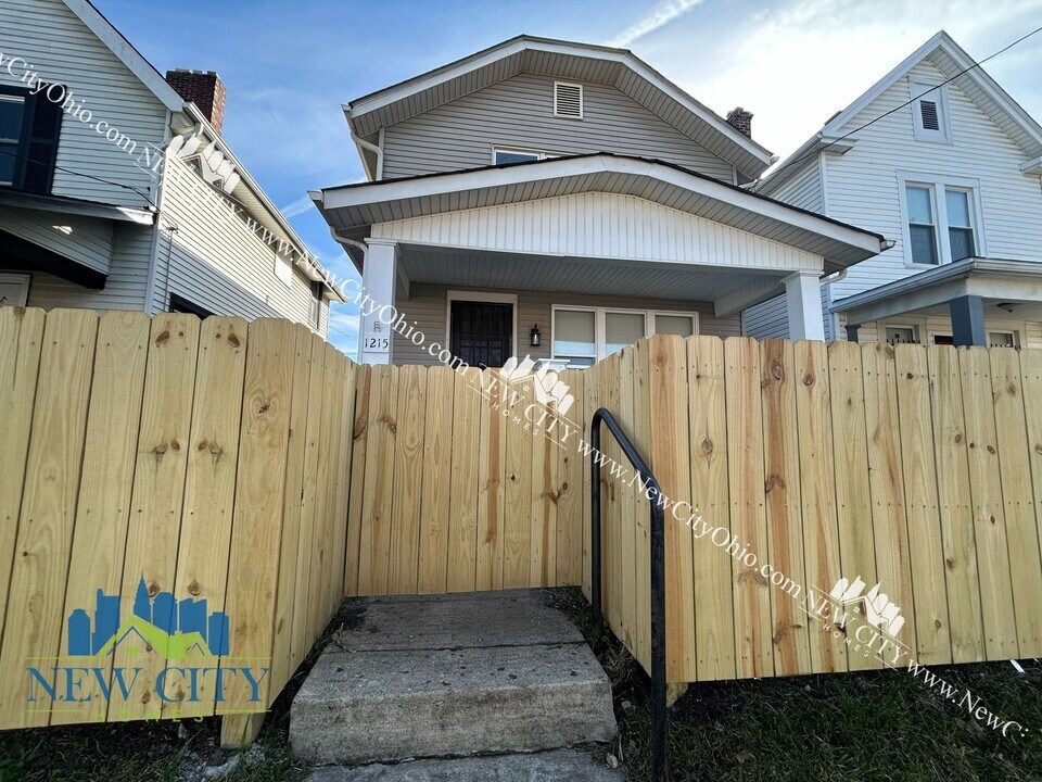 Recently Updated Single-Family Home in Fra in Columbus, OH - Foto de edificio