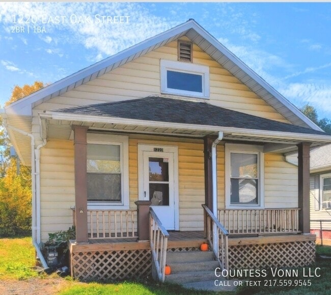 property at 1220 E Oak St
