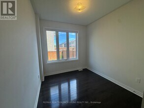 17 Hilts Dr in Richmond Hill, ON - Building Photo - Building Photo