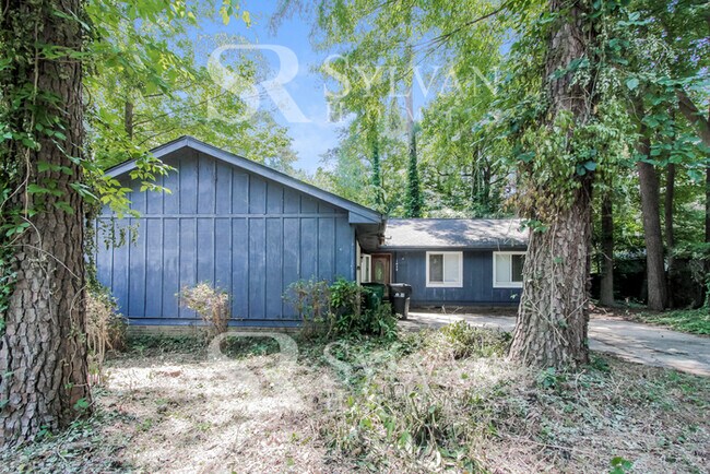 1049 Pineborough Rd in Charlotte, NC - Building Photo - Building Photo