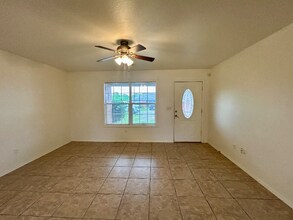 63081 E 285 Ct in Grove, OK - Foto de edificio - Building Photo