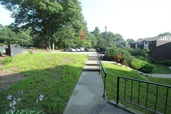 76 Highwood Dr in Franklin, MA - Building Photo - Building Photo