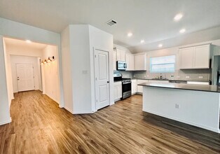 318 Arnage Dr in Hutto, TX - Building Photo - Building Photo