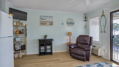 23 S Forest Beach Dr in Hilton Head Island, SC - Building Photo - Building Photo