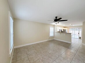 725 Hitchen Post Dr in Henderson, NV - Building Photo - Building Photo