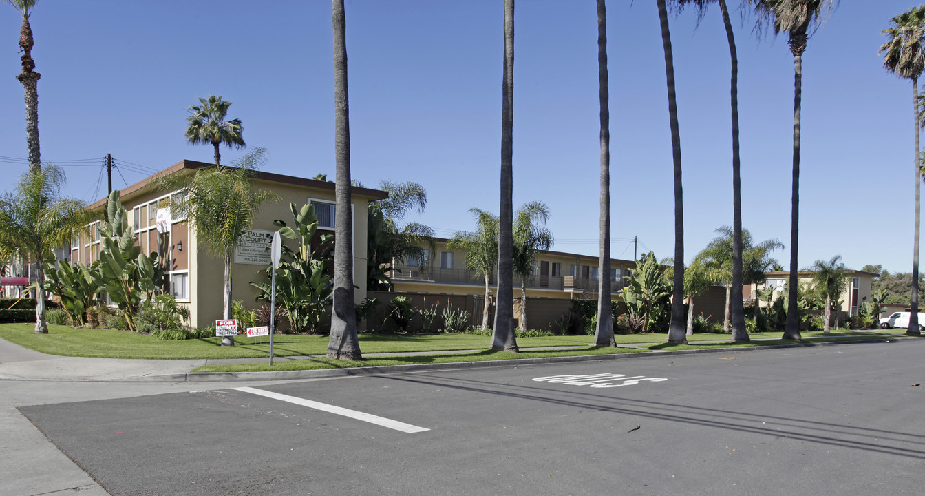 Palm Court Apartments in Buena Park, CA - Foto de edificio