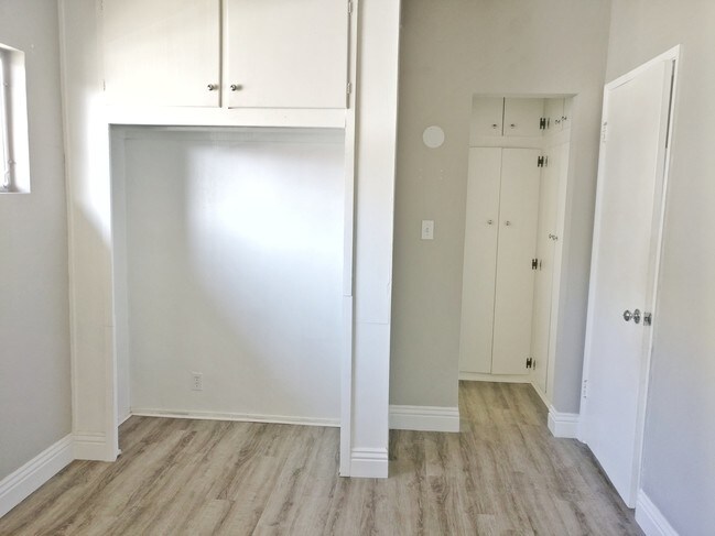 128 Normandie Ave-Unit -E in Los Angeles, CA - Building Photo - Building Photo